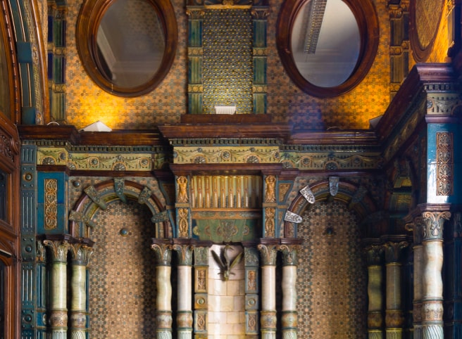 interioir bannisters picture